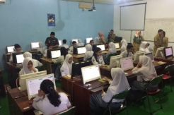 Pastikan UNBK Lancar, Disdikbud dan LPMP Kalteng Tinjau Sekolah