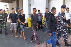Tim F1QR Lanal Karimun Amankan 14 TKI Ilegal