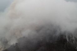 Malam Ini Gunung Merapi Luncurkan Awan Panas Sejauh 1 Kilometer