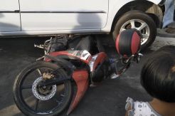 Belajar Mengemudi, Nenek Imur Tabrak Motor hingga Lukai 3 Warga