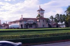 Penyusup Mar-a-Lago Punya Perangkat untuk Deteksi Kamera Tersembunyi
