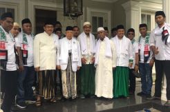 Berangkat ke GBK, Kiai Maruf, Habaib, Kiai Sepuh, dan Ribuan Relawan Doa Bersama