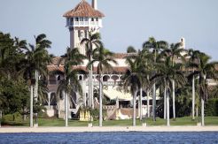 Wanita China yang Menyusup ke Mar-a-Lago Lolos dari Dakwaan Spionase