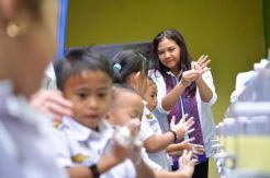 Cegah Stunting, Sri Mega Darmi OASE Ajari Anak-anak PAUD Cuci Tangan