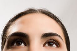 5 Trik Makeup untuk Pemilik Dahi Lebar