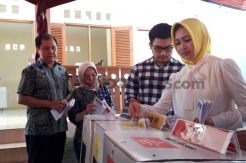 Nyoblos di TPS 28, Airin Berharap Partisipasi Warga Tangsel Tinggi