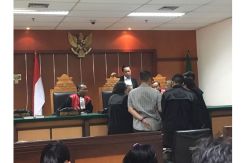 Intervensi Saksi, Hakim Tegur Keras Terdakwa Pemukulan Nenek 67 Tahun