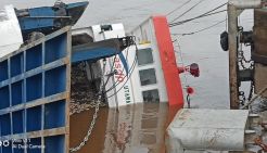 Kapal Feri Karam, Enam Mobil Ikut Tenggelam