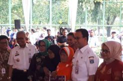 Anies Baswedan Sebut Penerima Kartu Lansia Costumer Prioritas
