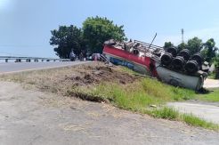 Truk Tangki Semen Terguling, Jalur Pantura Kendal Tersendat