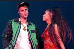 Ketahuan Nyanyi dengan Backing Track, Justin Bieber Dibela Ariana Grande
