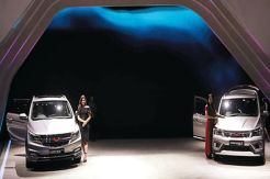Wuling  Segarkan Cortez dan Confero di Telkomsel IIMS 2019