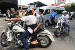 Ganjar Pranowo Hibur Peserta Sunatan Massal HDCI Semarang