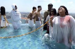 Sambut Ramadan Pocong dan Suster Ngesot Dilarung Dalam Kolam Hotel