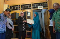 KPU Cairkan Santunan, Istri Ketua KPPS yang Meninggal Curhat soal Kuliah Anak