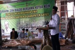 Mencetak Santri Garut...