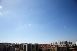 Dihujani Lebih dari 150 Roket Gaza, Penduduk Israel Berlarian