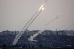 Hamas Bombardir Israel dengan 400 Roket, Satu Tewas