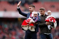 Tinggalkan Arsenal, Air Mata Ramsey Menetes di Emirates