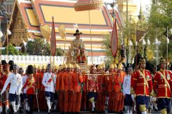Prosesi Penobatan Raja Thailand Dilakukan dengan Pawai Keliling