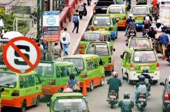 Menata Transportasi...