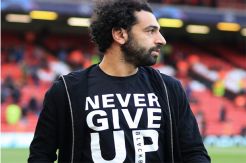 Tulisan Never Give Up Mo Salah Bius Anfield