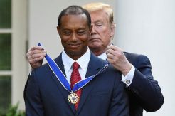 Tiger Woods Raih Penghargaan...