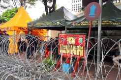 Massa Berdemo di Bawaslu, Petugas Keamanan di KPU Bersiaga