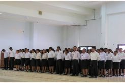 Bupati Lembata Menyerahakan SK kepada 213 CPNS
