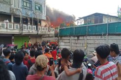 Api Membara di Pemukiman Warga Kampung Bandan Belakang WTC Mangga Dua
