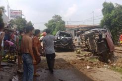 Kereta Api Jurusan Merak-Rangkas Tabrak Mobil Pikap, Sopir Luka-luka