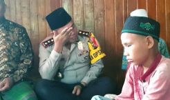 Tangis Haru Kapolres Lubuk Linggau di Hadapan Anak Panti Asuhan