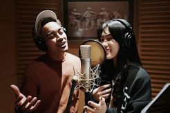 Isyana Sarasvati Nyanyikan...