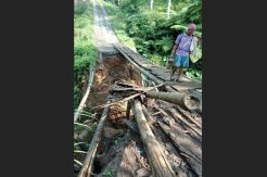 Aktivitas Warga Langkaplancar Terhambat Akibat Jembatan Ambruk