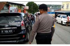 Minibus PNS Nyelonong Tabrak Kios, Remaja Putri Tewas Tertabrak
