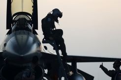 AS Tangkap Pria Rusia karena Beli Manual Jet Tempur F-16