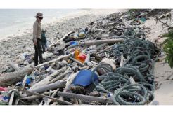 414 Juta Potong Plastik...
