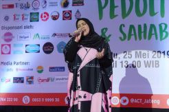 Melly Goeslaw Bersenandung di Tegal, Ratusan Juta Terkumpul