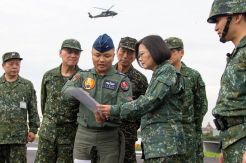 Simulasi Diserang China, Jet Tempur Taiwan Mendarat di Jalan Raya