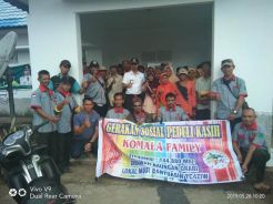 Camat Lalan Bersama Komunitas Komala Family Muba Berikan Sembako Bagi Lansia