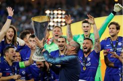 Maurizio Sarri Pelatih Ketiga Italia Bawa Chelsea Juara di Kompetisi Eropa