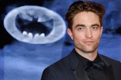 Batman Versi Robert...