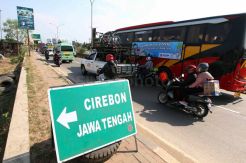 One Way di Tol, Jalur Pantura Cirebon Padat Merayap
