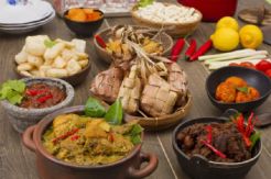 8 Cara Sehat Menikmati Beragam Makanan Khas Lebaran