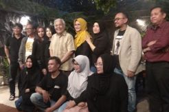 Seluruh Pemain Keluarga...