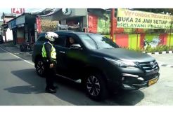 Video Mobil Dinas Polisi Dikemudikan Pelajar Ugal-ugalan di Puncak Viral