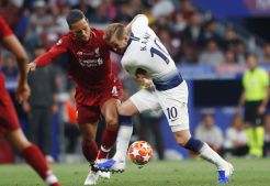 Liverpool Siap Bayar Van Dijk Rp3,6 Miliar Per Pekan