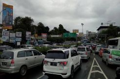 Jalur Puncak Macet Parah, One Way Diberlakukan Hari Ini hingga 9 Juni