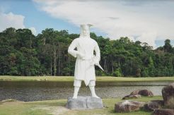 Dua Patung Laksamana di Pantai Lagoi Bay Suguhkan Wisata Sejarah