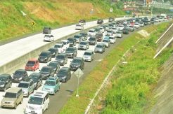Tinjau Arus Balik, Menhub dan Rombongan Terjebak Macet di Tol Bawen-Salatiga